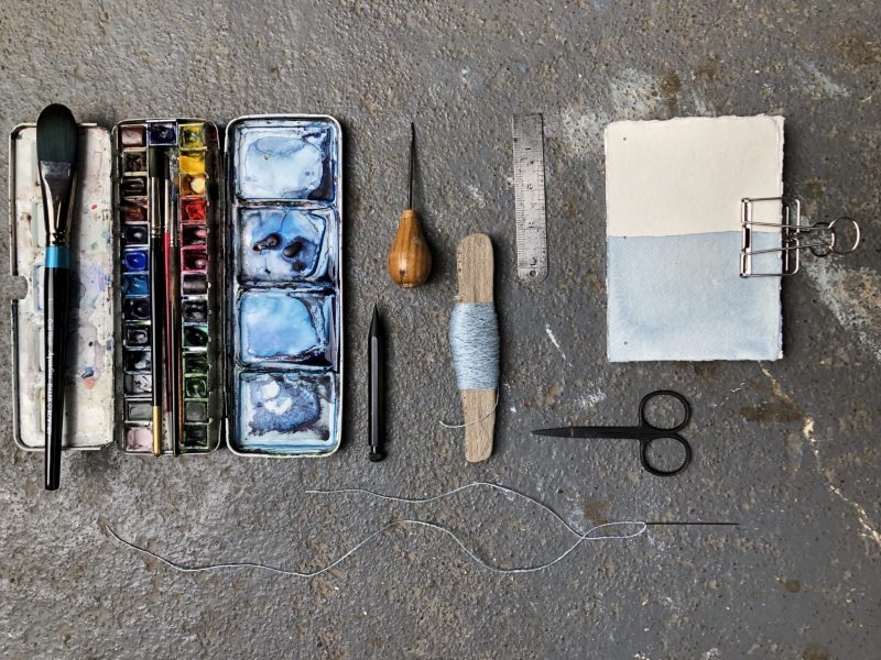 Make a stab binding with The Travelling Bookbinder - Thread needle