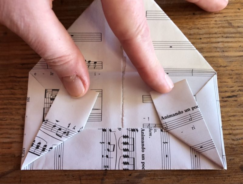 The Travelling Bookbinder: Heart Confetti: Two angled folds