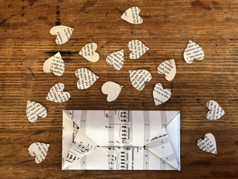 The Travelling Bookbinder: Heart Confetti: Add confetti