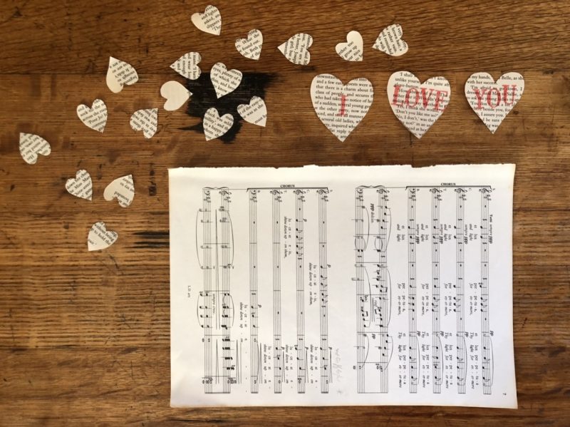 The Travelling Bookbinder: Heart Confetti: Origami envelope