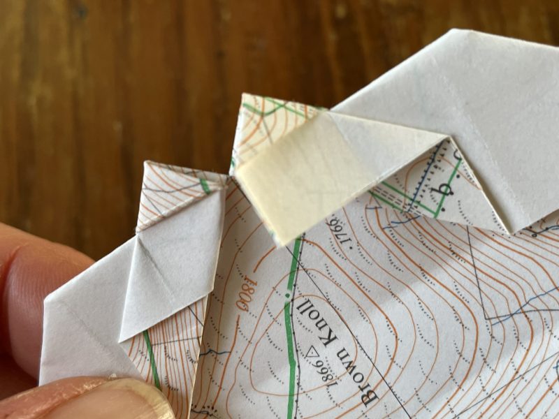 The Travelling Bookbinder: Origami Heart Ring: Tuck in triangles