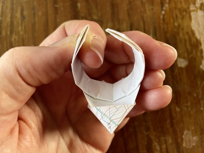 The Travelling Bookbinder: Origami Heart Ring: Bend into a circle