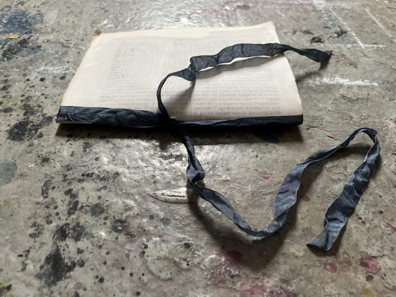 The Travelling Bookbinder: How - to project: A Circle Book: Trim ends as you wish