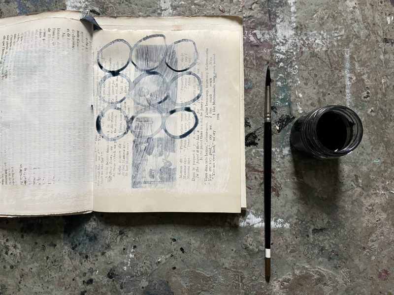 The Travelling Bookbinder: How - to project: A Circle Book: Make circles!