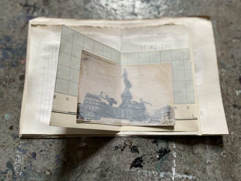 The Travelling Bookbinder: How - to project: A Circle Book: Fold pages