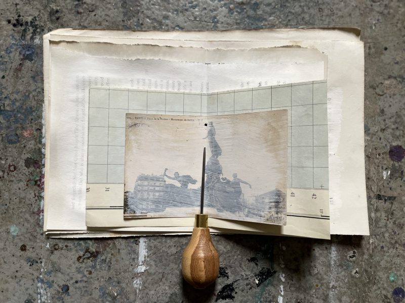 The Travelling Bookbinder: How - to project: A Circle Book: Make a hole