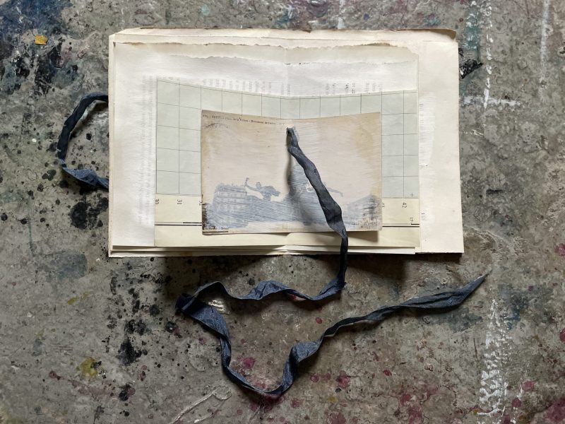 The Travelling Bookbinder: How - to project: A Circle Book: Start at the middle hole