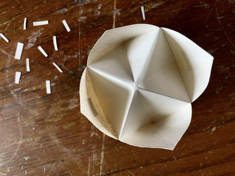 The Travelling Bookbinder: How to make: A MapLove Descision Maker: Place fingers and thumbs under the four squares