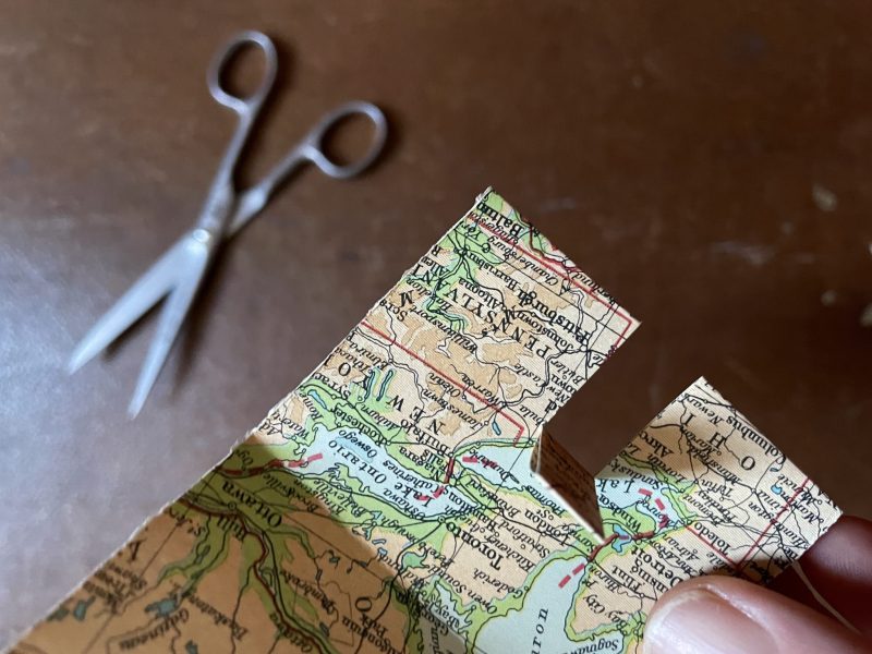 The Travelling Bookbinder: Make a mini concertina: Continue on each crease