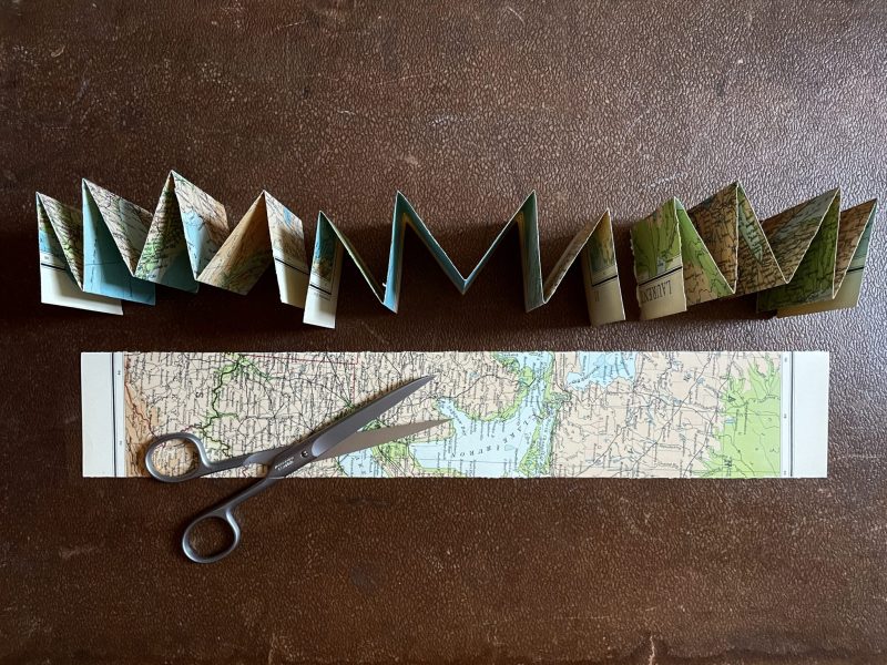 The Travelling Bookbinder: Make a mini concertina: Keep going with all the strips