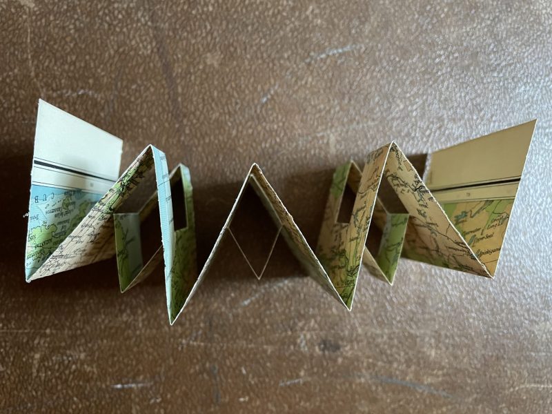 The Travelling Bookbinder: Make a mini concertina: Bird's eye view