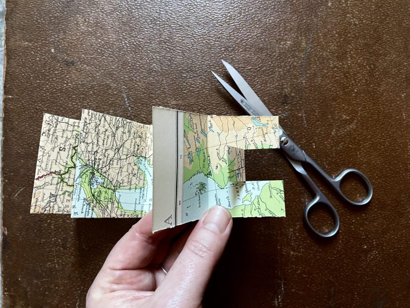 The Travelling Bookbinder: Make a mini concertina: Crease forward and back