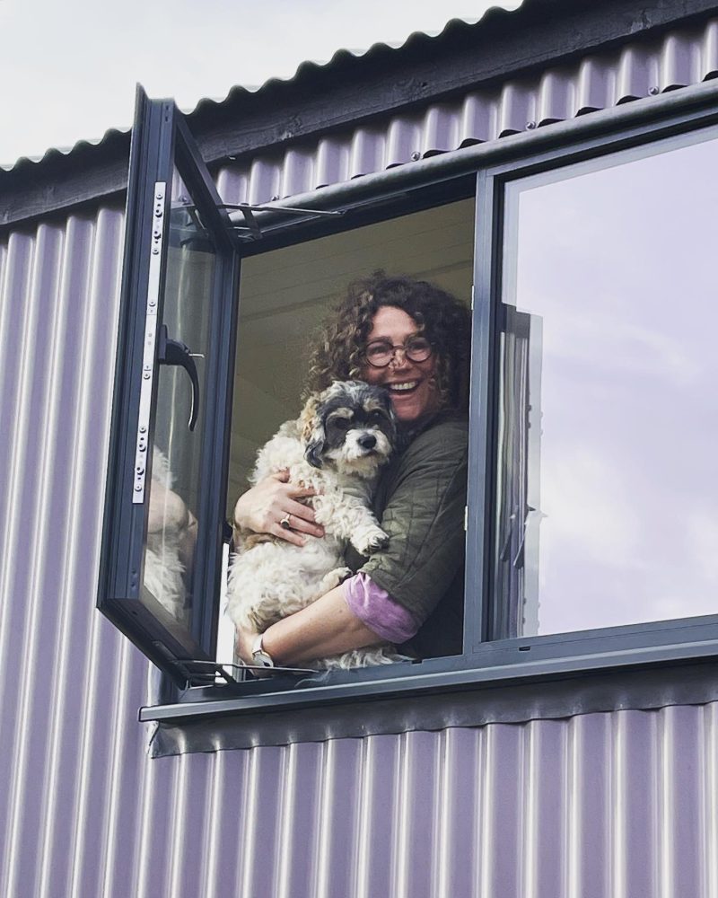 The Travelling Bookbinder: The Whale Bone Studio: Isle of Iona: Waving with Snuffy