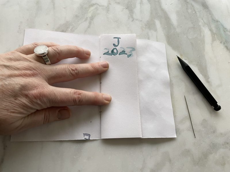 The Travelling Bookbinder: How to: Make a notebook: Translate to signature