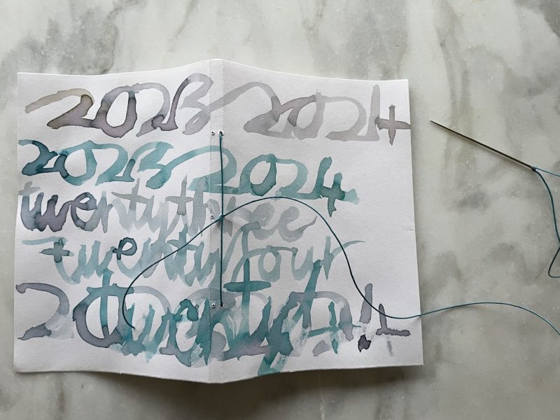 The Travelling Bookbinder: How to: Make a notebook: Tie off