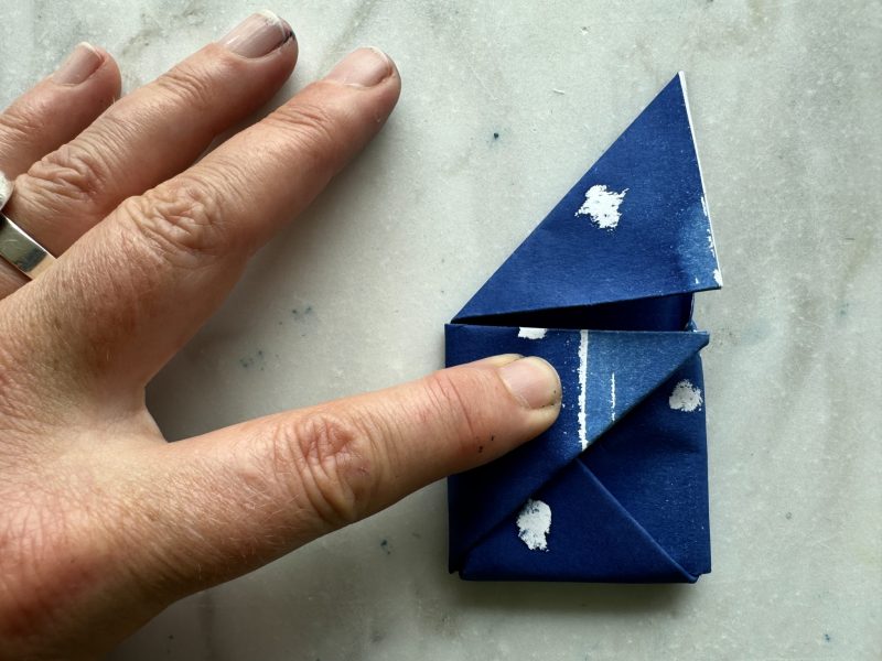 The Travelling Bookbinder: How to: Make a Star Map: Tucked under